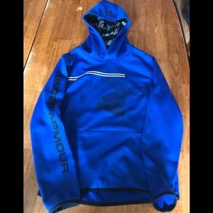 Boys Under Armour hooded sweatshirt.